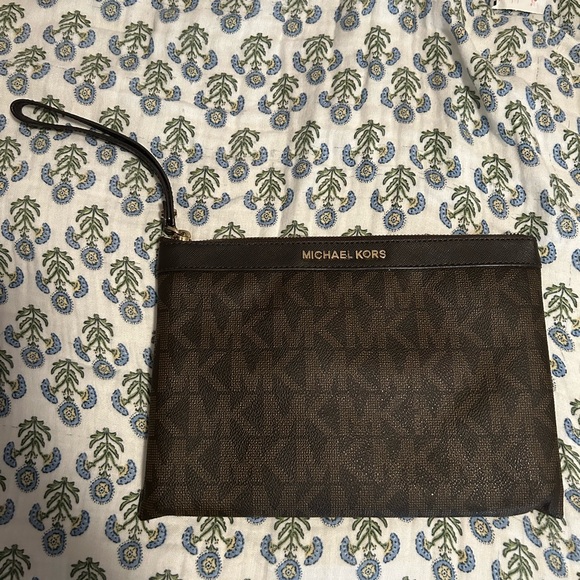 Michael Kors Large Clutch Wristlet - Picture 8 of 12